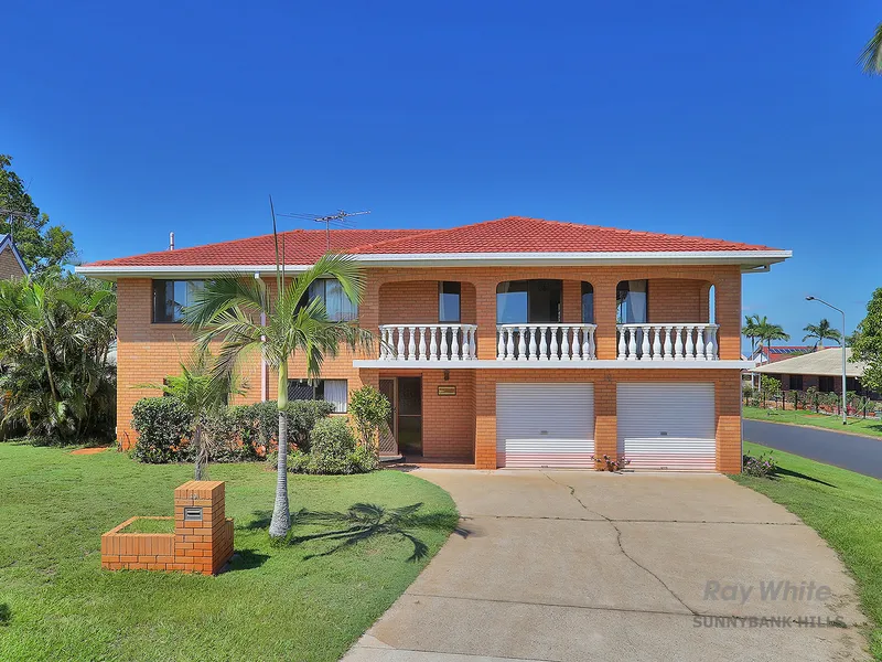 LARGE & SOLID HOME IN ROBERTSON SCHOOL CATCHMENT