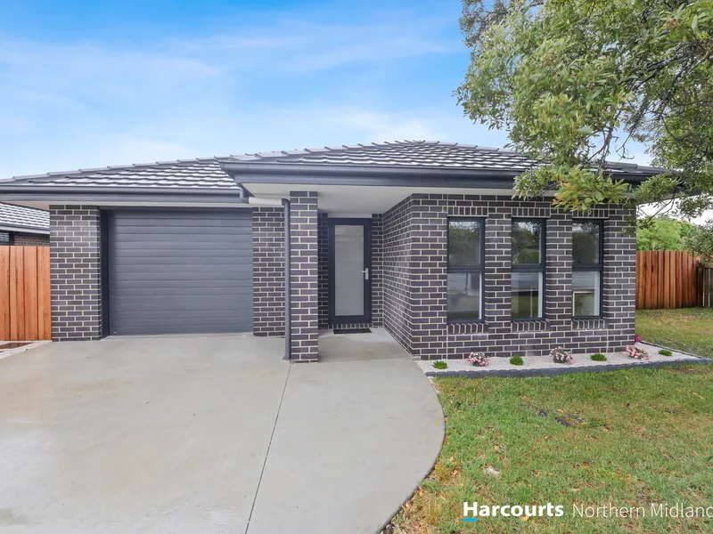 Modern Entertainer in Vibrant Longford