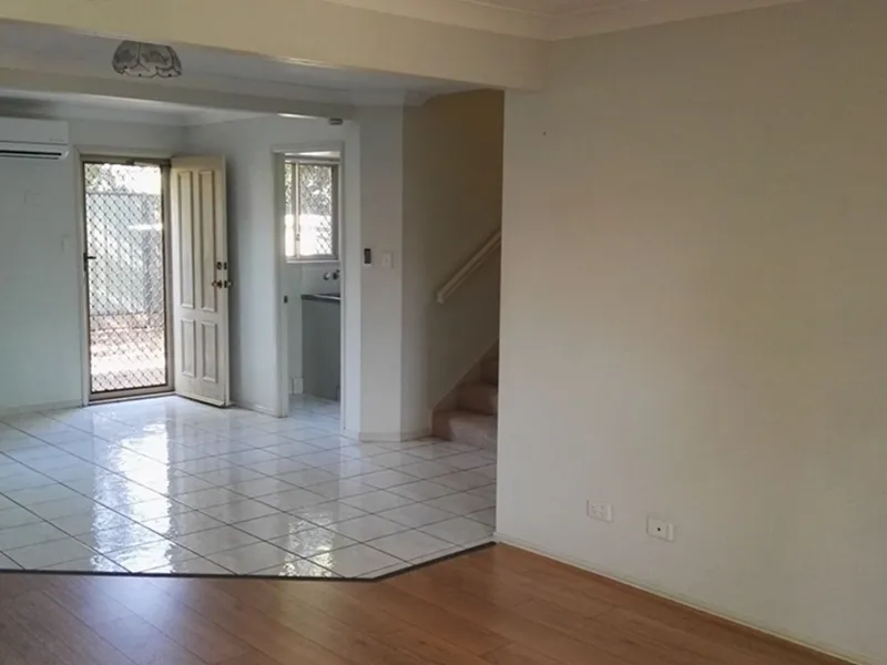 Spacious Home - Walk to Calamvale Community College & Bus