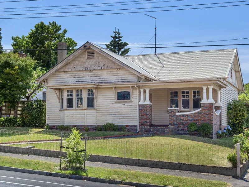 Central family home with room to move!