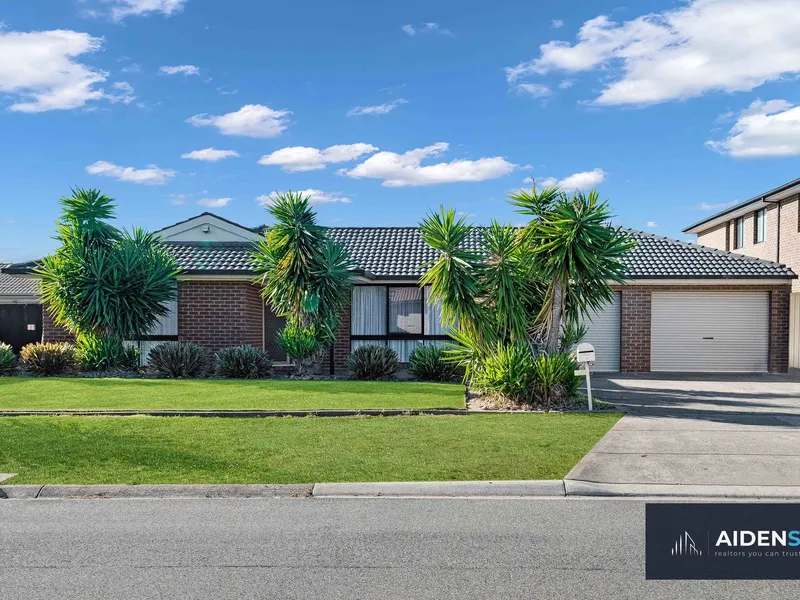 Exquisite Living Awaits: Explore the Splendor of 44 Delbridge Drive, Sydenham!