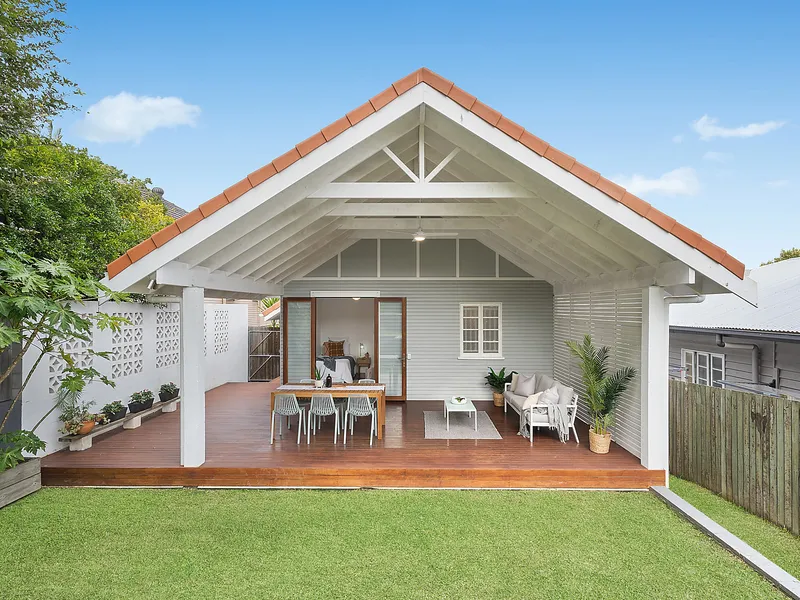 In room auction Saturday 16th December, 1pm at Harcourts Coorparoo, 15 Harries Road, Coorparoo