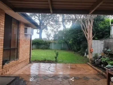 4 Bedroom House with large backyard & Parkland View