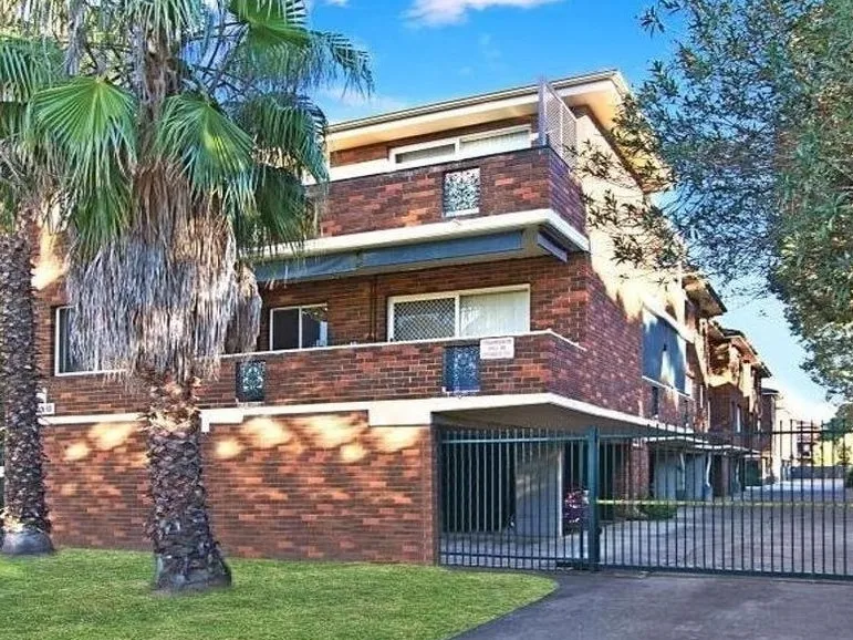 Low Maintenance Unit in Penrith CBD!