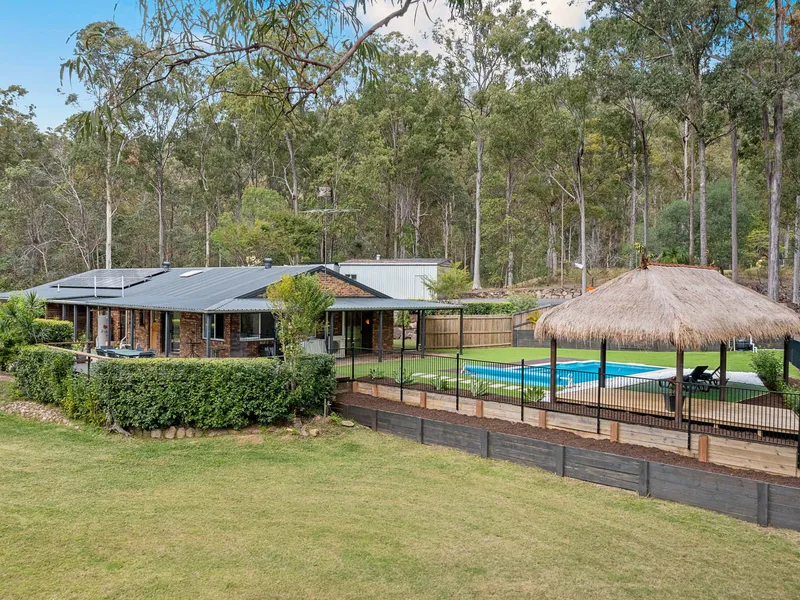 Stylish Country Living on 3.75 Green Acres
