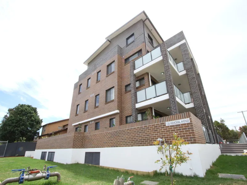 Modern 2 bedroom unit - 20% under market rent!
