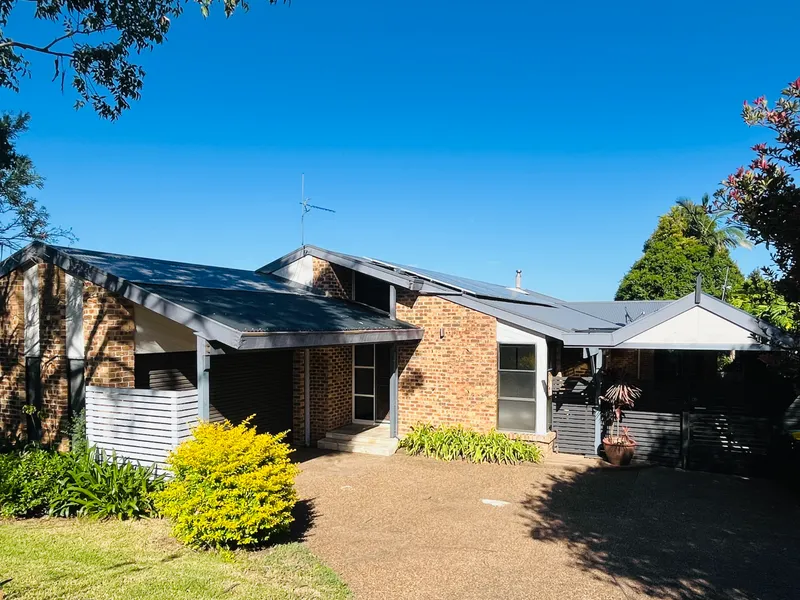 LARGE SIX PLUS BEDROOM HOME WITH LOADS OF LIVING AREA OPTIONS