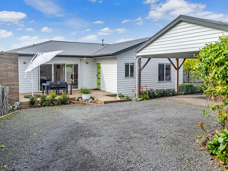 Sleek & Stylish Town Living