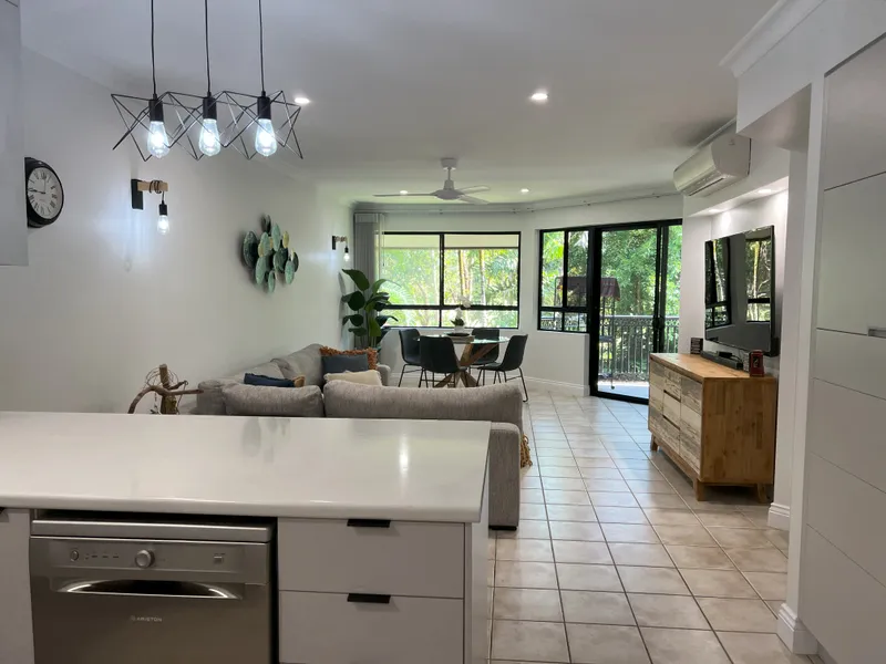 STUNNING RENOVATED 3 BEDROOM APARTMENT