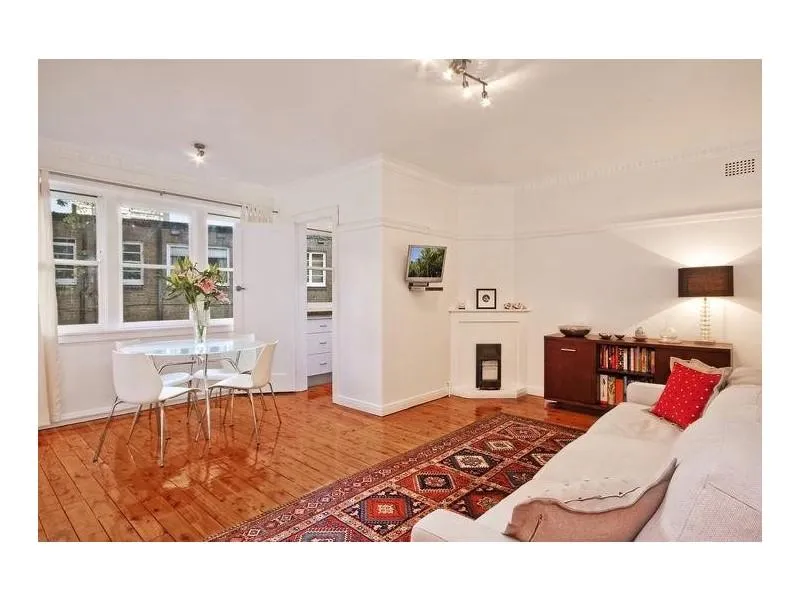 Beautiful Art Deco apartment with character