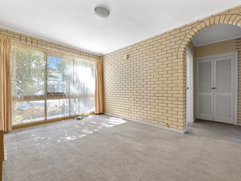 Freshly painted ground floor apartment