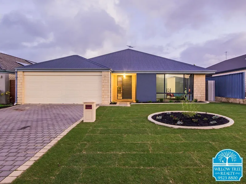 UNDER CONTRACT With Janette Abbott!  LARGE HOME ON A GENEROUS 554 SQM BLOCK!