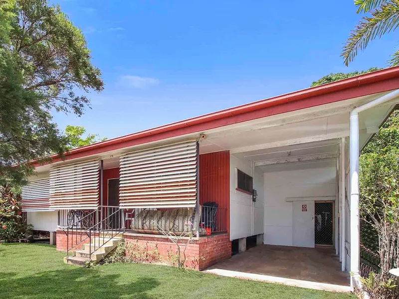 Owner wants it SOLD - Potential for Development - 885 sqm Block