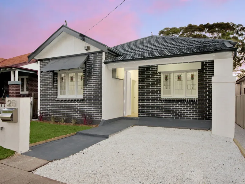 Classic Federation Charm in Blue Ribbon Location