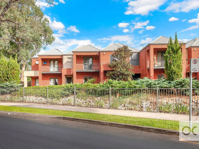 MODERN THREE BEDROOM TOWNHOUSE IN BEAUTIFUL LOCATION