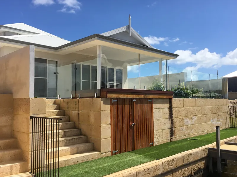 Enjoy the Relaxing Canal Lifestyle