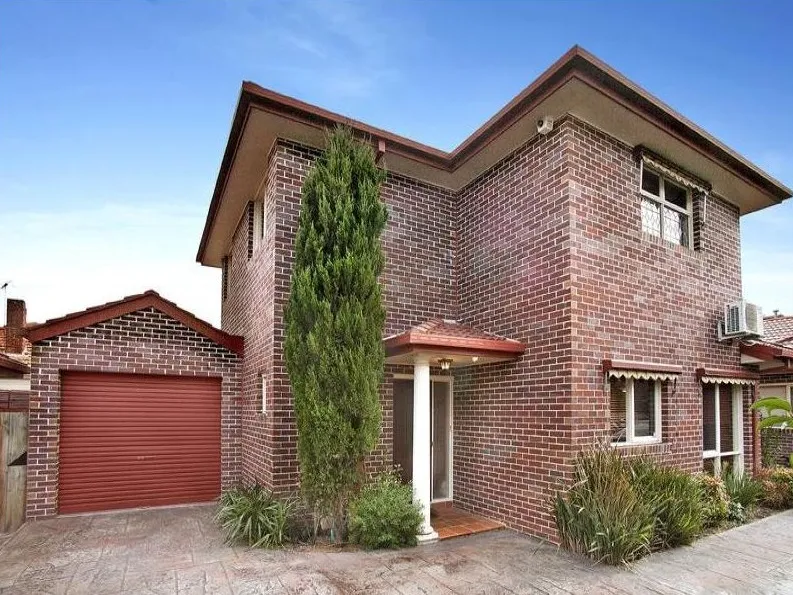 Spacious Townhouse in Caulfield South Primary School Zone