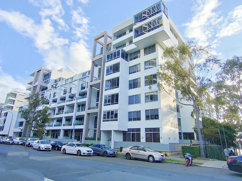 ''CONVENIENTLY POSITIONED SPLIT LEVEL APARTMENT''