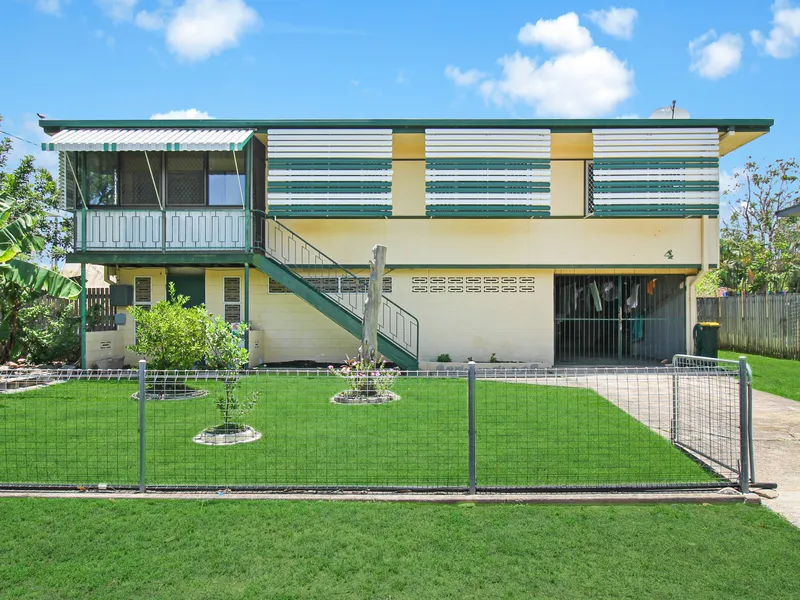 LOVELY MUST SEE FAMILY HOME