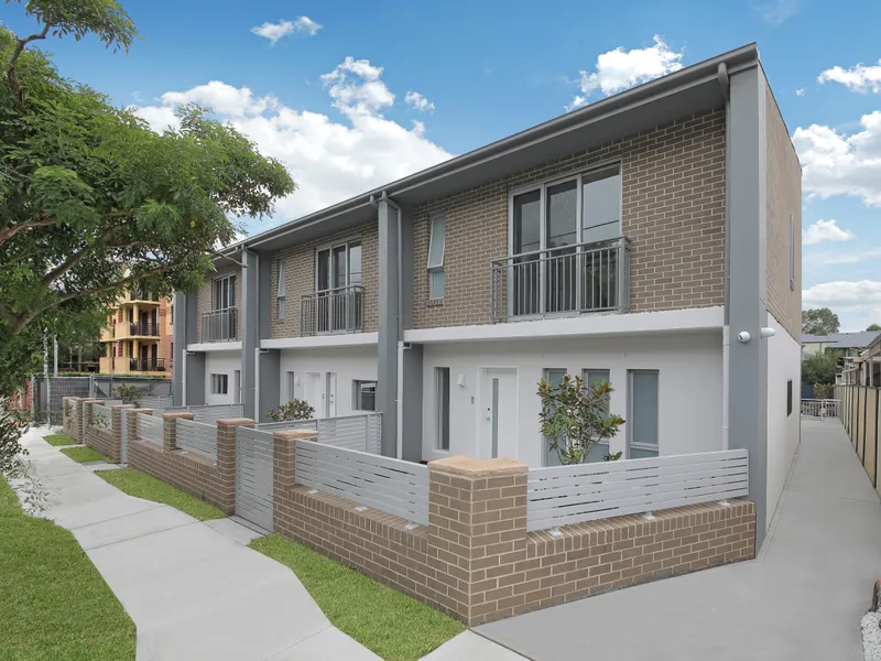 Modern 2 Bedroom Townhouse + Rumpus!