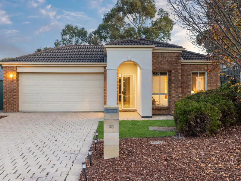 Charming and Inviting Family Home: An Enchanting Delight