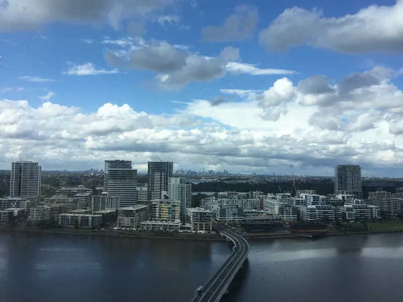 SIRIUS!  1 Bedroom Apartment with Large Winter Garden. Great Water View !