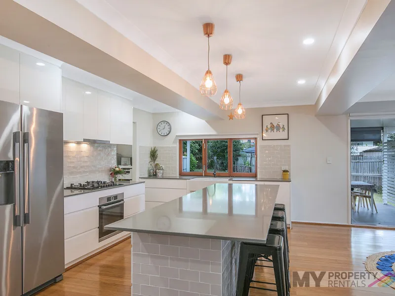 Stunning Over-sized Family Home in Quiet Street!