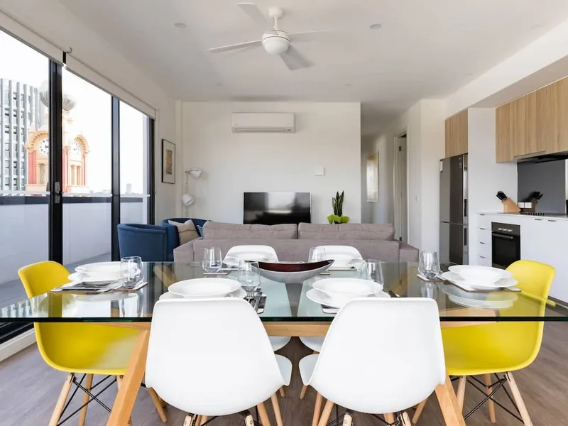 Spacious Penthouse in the Heart of Richmond