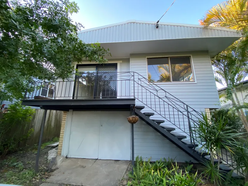 LITTLE BEAUTY! CLOSE TO SHOPS