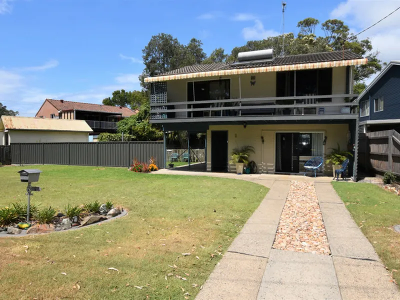 2 Bed - 2 Bath Home Opposite Water