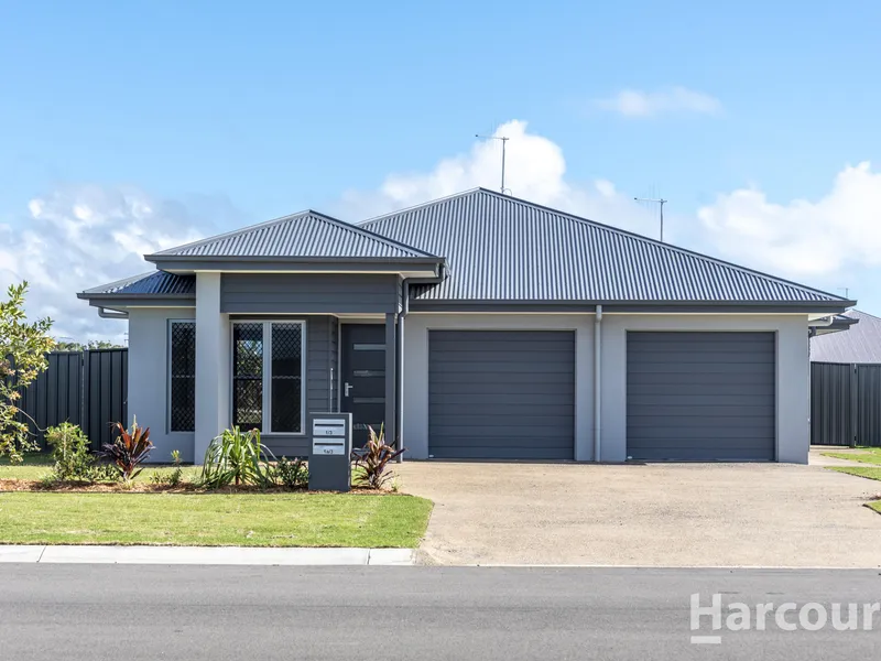 Elegant Duplex Living Moments from Woodgate Beach