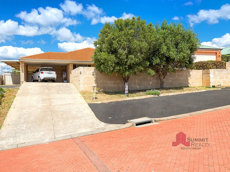 SHORT STROLL TO THE BEACH – GREAT LOCATION