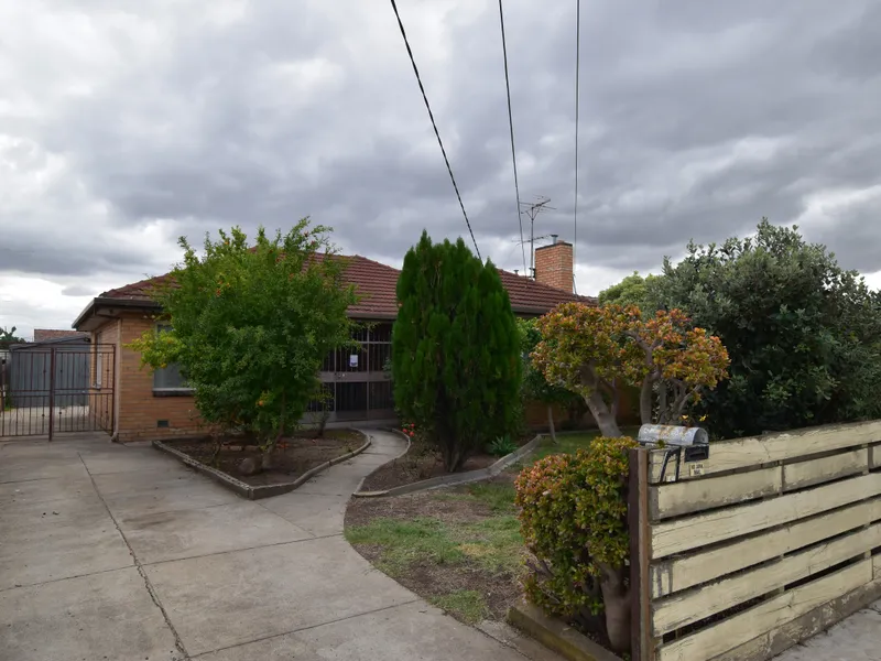 FAMILY FRIENDLY HOME WITH GARDEN SURROUNDS