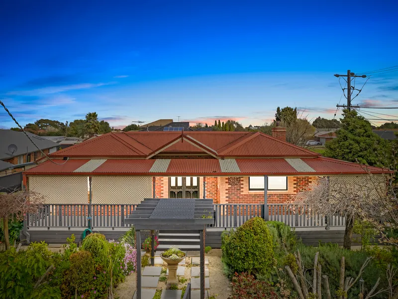Superbly Located Family Home on a Quarter Acre (approx)!