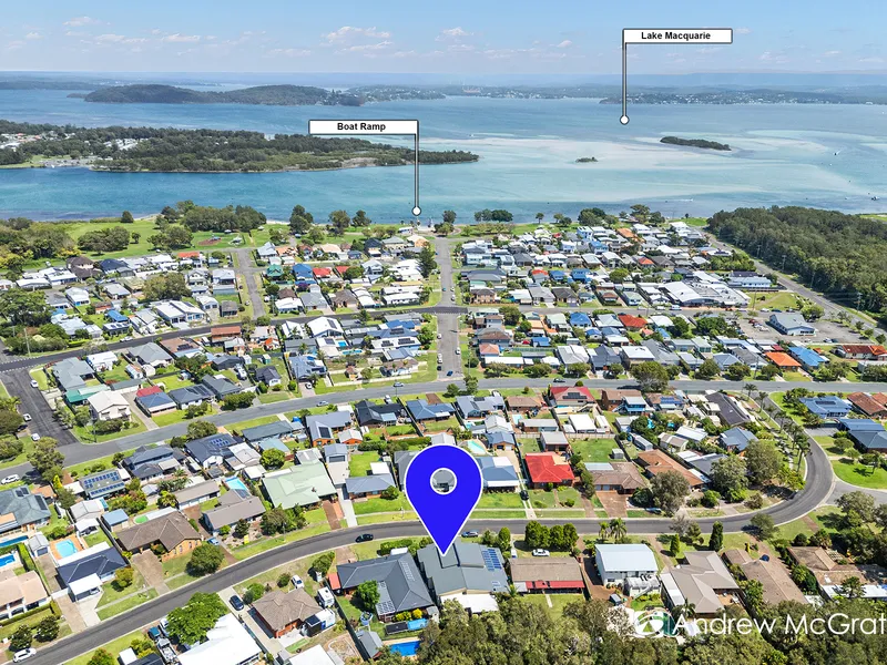 MODERN LAKESIDE TOWNHOUSE