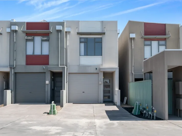 Contemporary Townhouse & Easy Lifestyle 