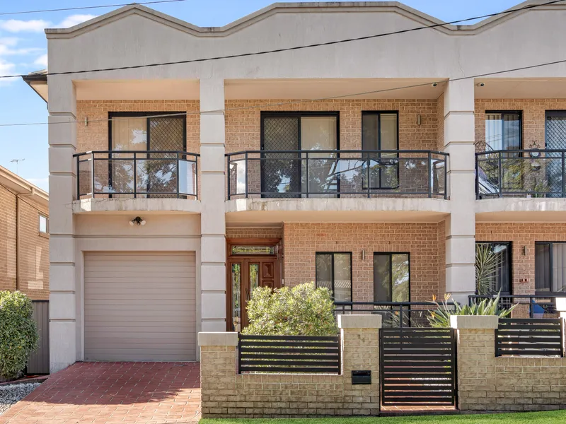 Sought after family duplex in a tranquil setting