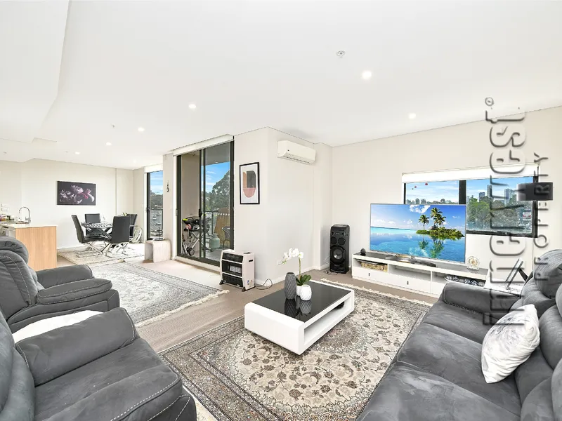 Sun-Drenched Modern Two Bedroom Apartment