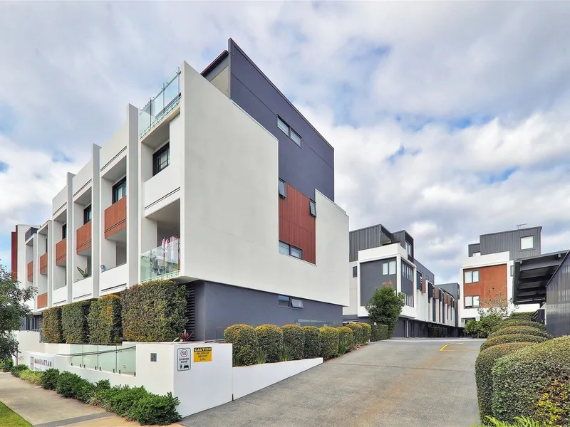 Fully Furnished! Brisbane State High School Catchment.