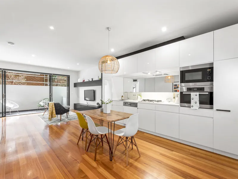 Elegance and Potential in a Blue-Chip Pocket