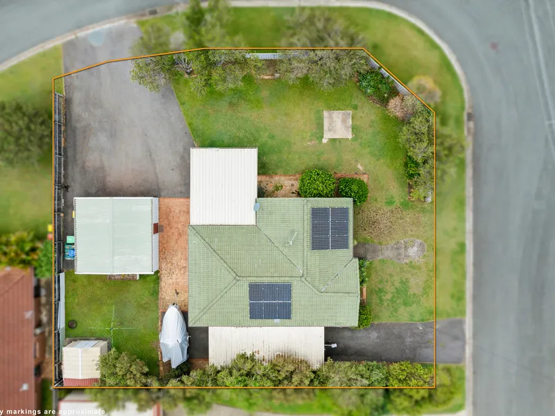 800m block - Possible subdivision - Massive Shed - Room for the toys