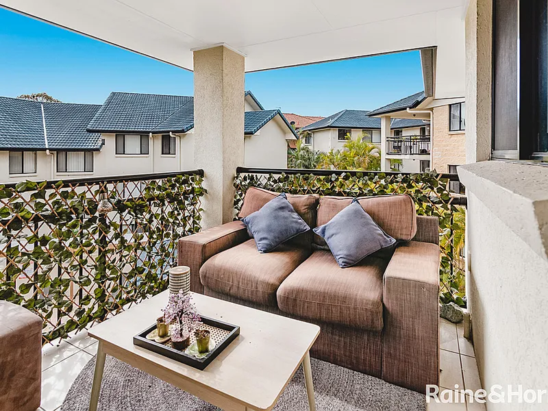 LOVELY NEAT UNIT CLOSE TO BROADWATER PARKLANDS