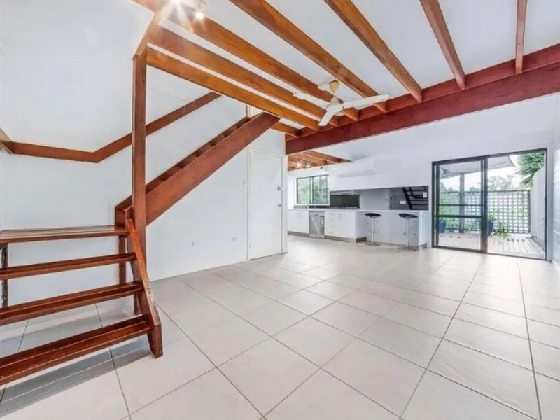 Beautifully Renovated Townhouse