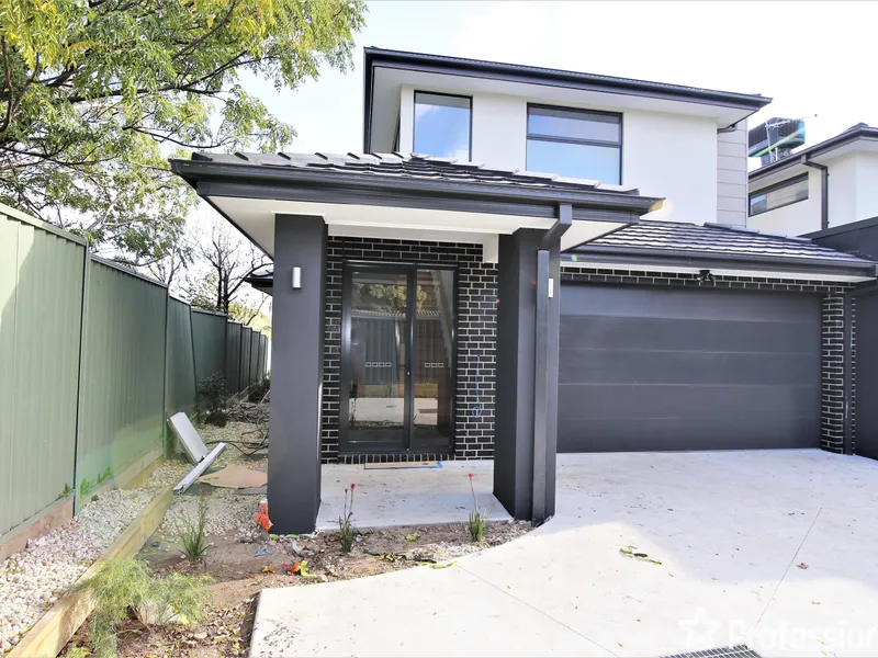 Brand new 4 bed room, 4 bathroom walking distance to Train!