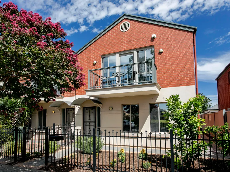 Tidy Townhouse with Vibrant Reserve Outlook