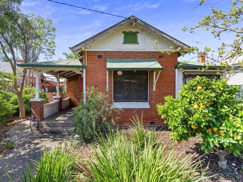 Central Wagga Red Brick Charmer