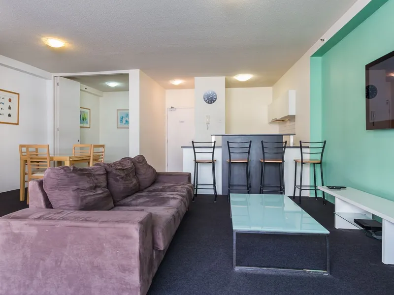 SPACIOUS 2 BED 2 BATH WITH STUDY 7 MIN WALK TO QUEEN STREET