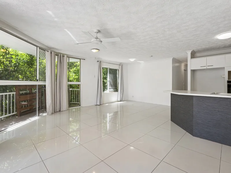 Spacious Ground Floor Unit - 2 Double Bedrooms, Secure Living, Minutes from Beaches and Broadbeach Dining!