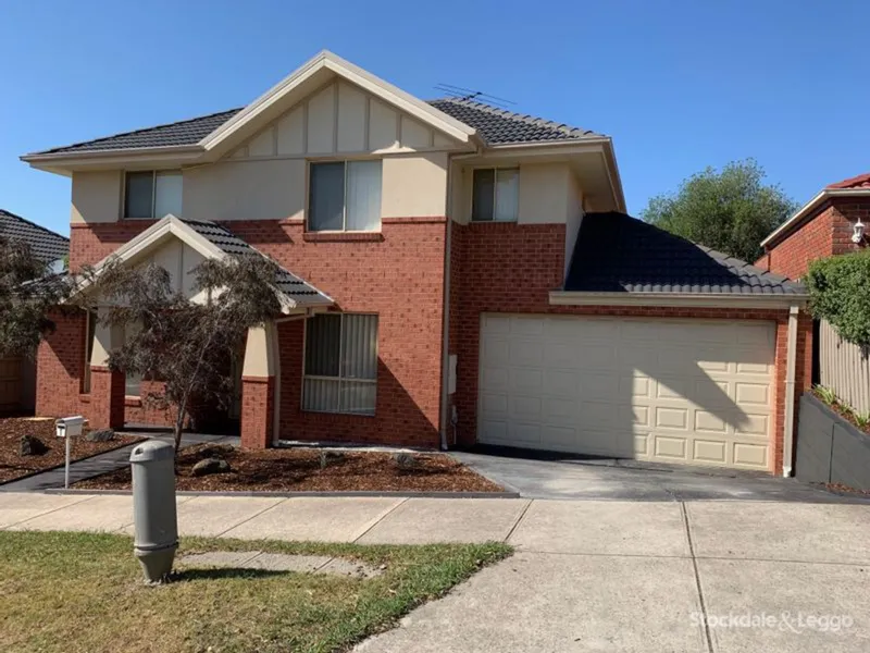 LOOK NO FURTHER! LIVING IN COMFORT!