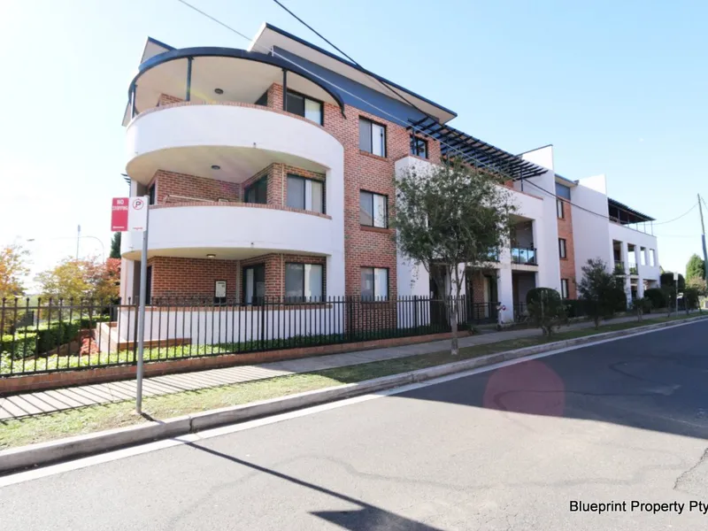 REVAMPED APARTMENT IN ULTRA-CONVENIENT LOCATION!
